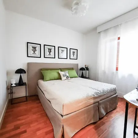 Апартаменти House In